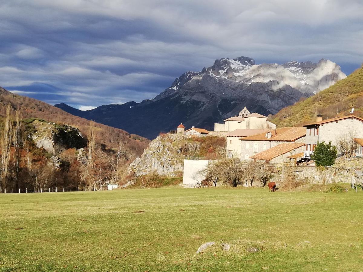 Refugio La Ardilla Real Hostel Posada De Valdeon Buitenkant foto